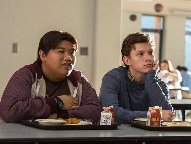 Homem-Aranha: Kevin Feige revela a origem do icônico aperto de mão entre Peter e Ned